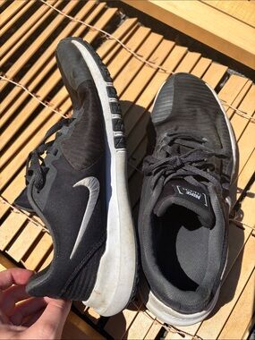 Nike Womens Black Athletic Sneakers with White Swoosh